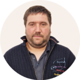 Portrait de Xavier DELMAS, éleveur de brebis laitière pour le Roquefort AOP et administrateur à l'APLBR.
