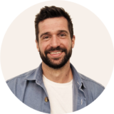 Portrait de Robin LAGARDE, éleveur de brebis laitière pour le Roquefort AOP et administrateur à l'APLBR.