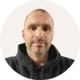 Portrait de Fabien MOLINIER, éleveur de brebis laitière pour le Roquefort AOP et administrateur à l'APLBR.