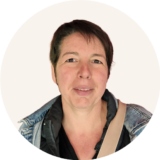 Portrait de Séverine VAYSSETTE, éleveuse de brebis laitière pour le Roquefort AOP et administratrice à l'APLBR.